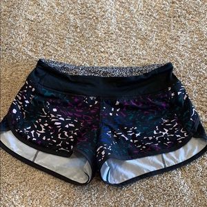 Black and multicolored lulu lemon shorts
